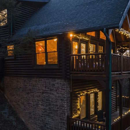 Stunning Mountain Cabin W Hot Tub Gatlinburg Exterior photo