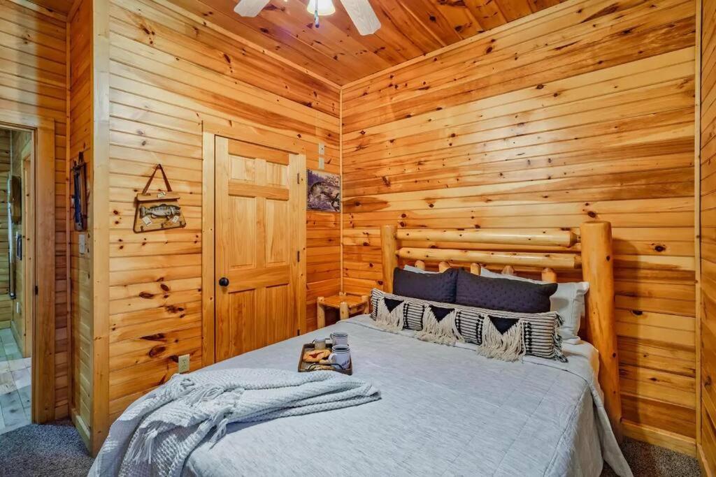 Stunning Mountain Cabin W Hot Tub Gatlinburg Exterior photo