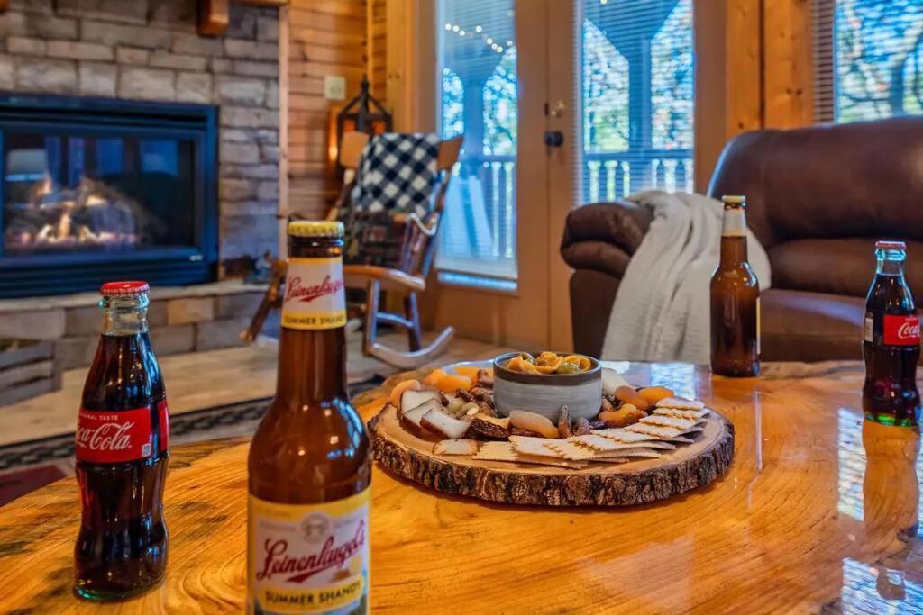 Stunning Mountain Cabin W Hot Tub Gatlinburg Exterior photo
