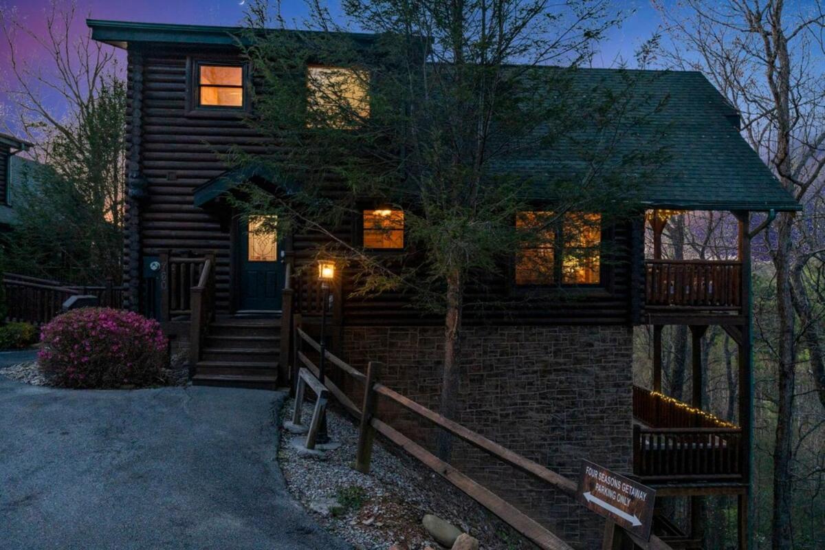 Stunning Mountain Cabin W Hot Tub Gatlinburg Exterior photo