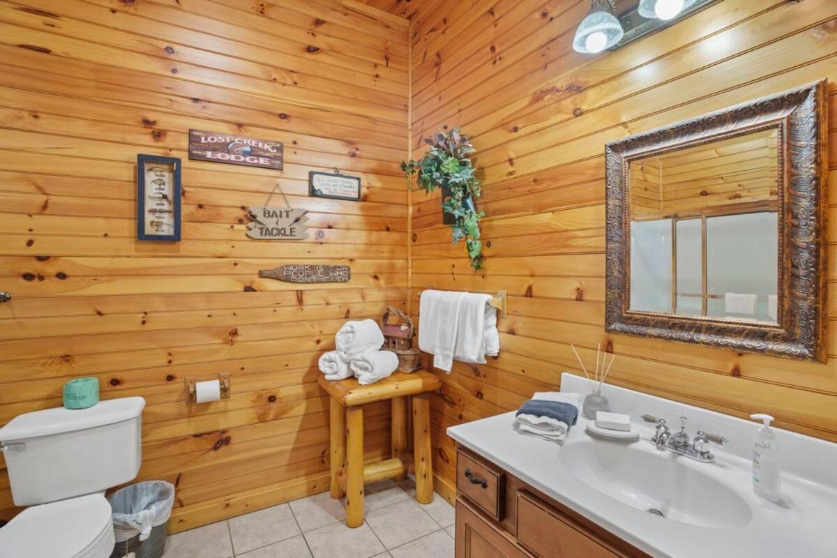 Stunning Mountain Cabin W Hot Tub Gatlinburg Exterior photo