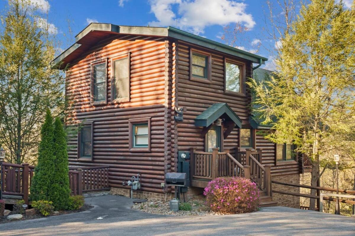 Stunning Mountain Cabin W Hot Tub Gatlinburg Exterior photo