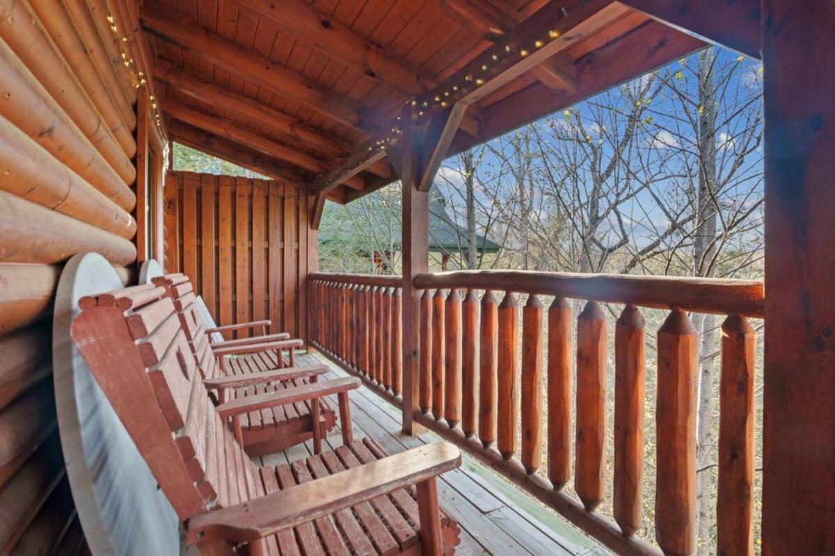 Stunning Mountain Cabin W Hot Tub Gatlinburg Exterior photo
