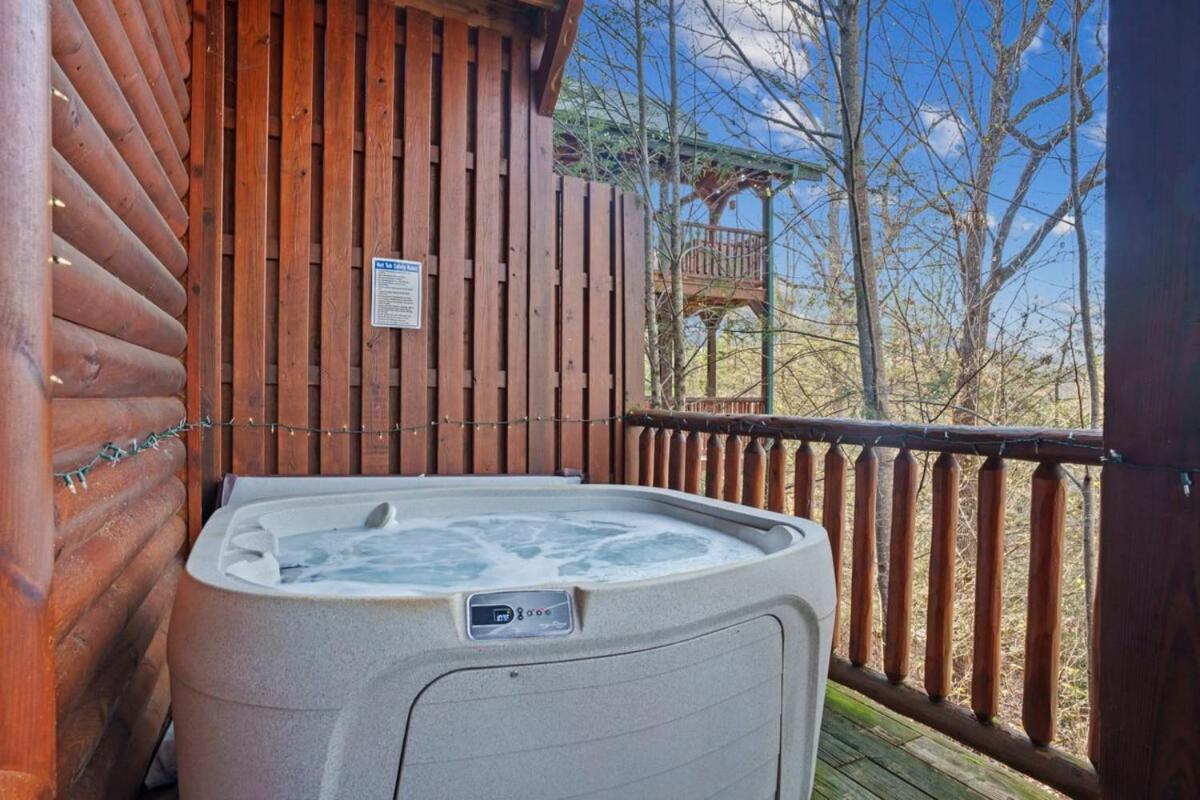 Stunning Mountain Cabin W Hot Tub Gatlinburg Exterior photo