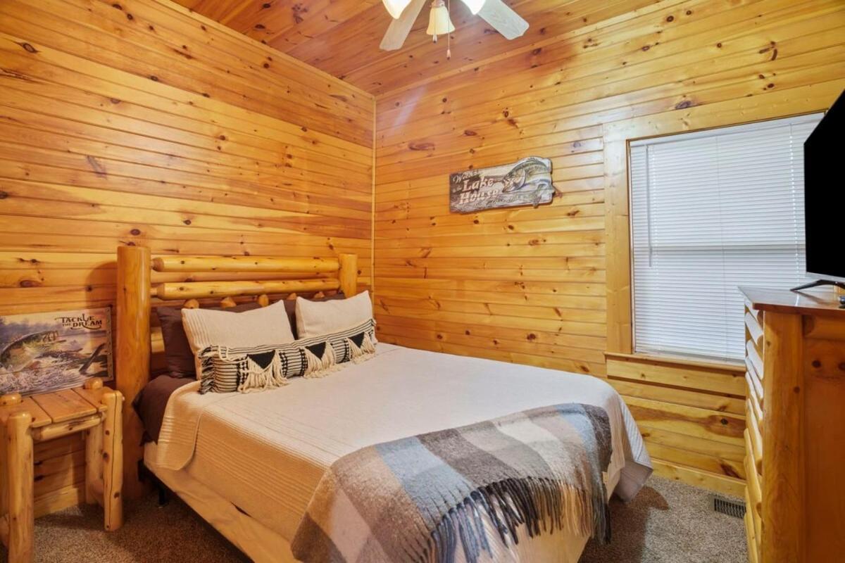 Stunning Mountain Cabin W Hot Tub Gatlinburg Exterior photo