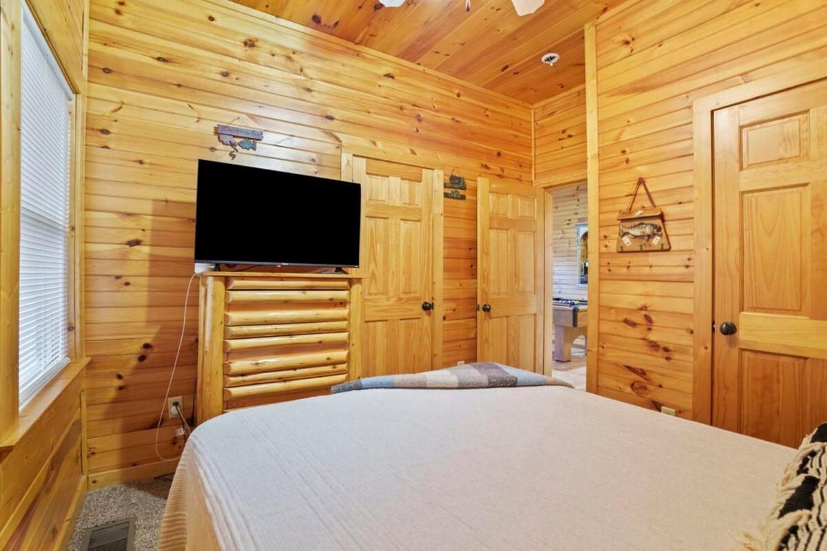 Stunning Mountain Cabin W Hot Tub Gatlinburg Exterior photo