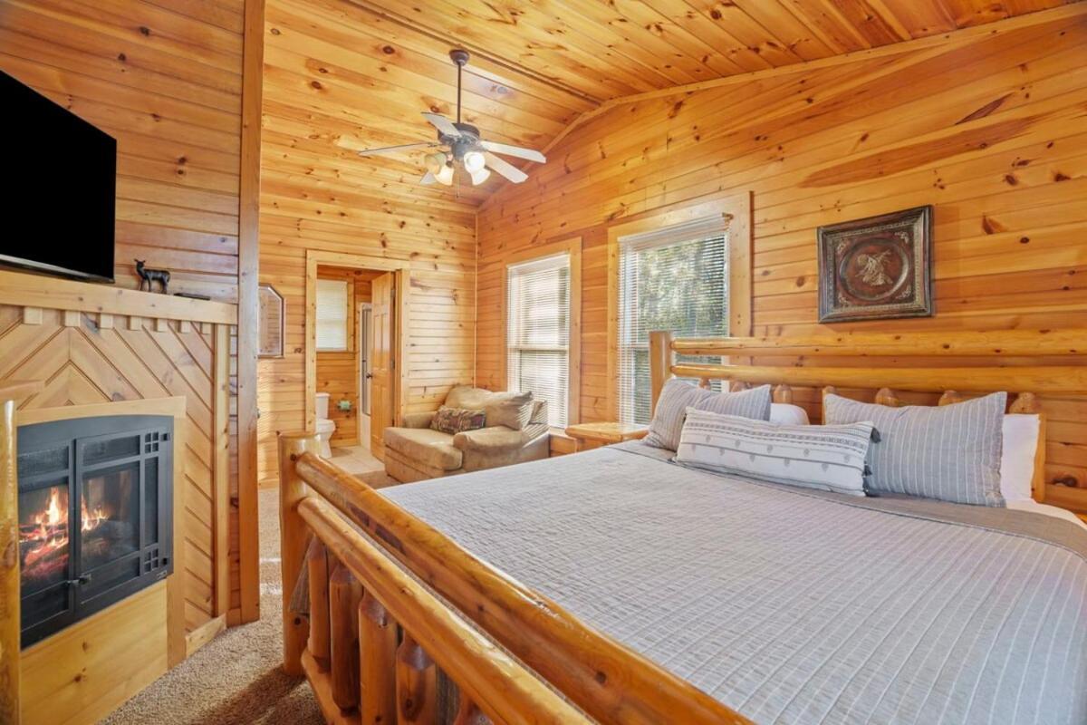 Stunning Mountain Cabin W Hot Tub Gatlinburg Exterior photo