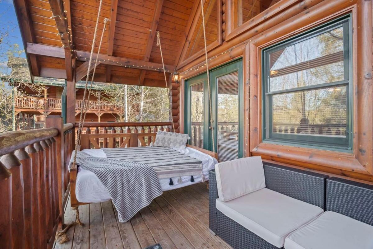 Stunning Mountain Cabin W Hot Tub Gatlinburg Exterior photo