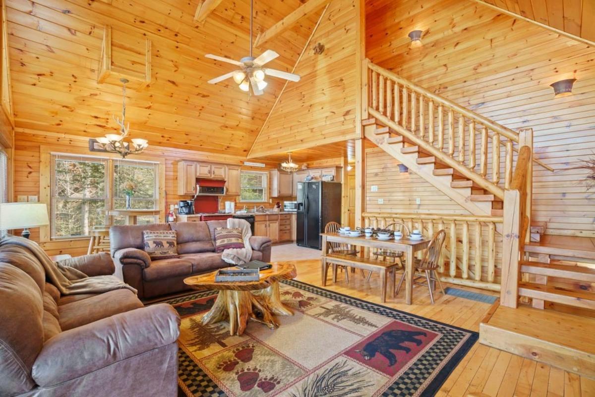 Stunning Mountain Cabin W Hot Tub Gatlinburg Exterior photo
