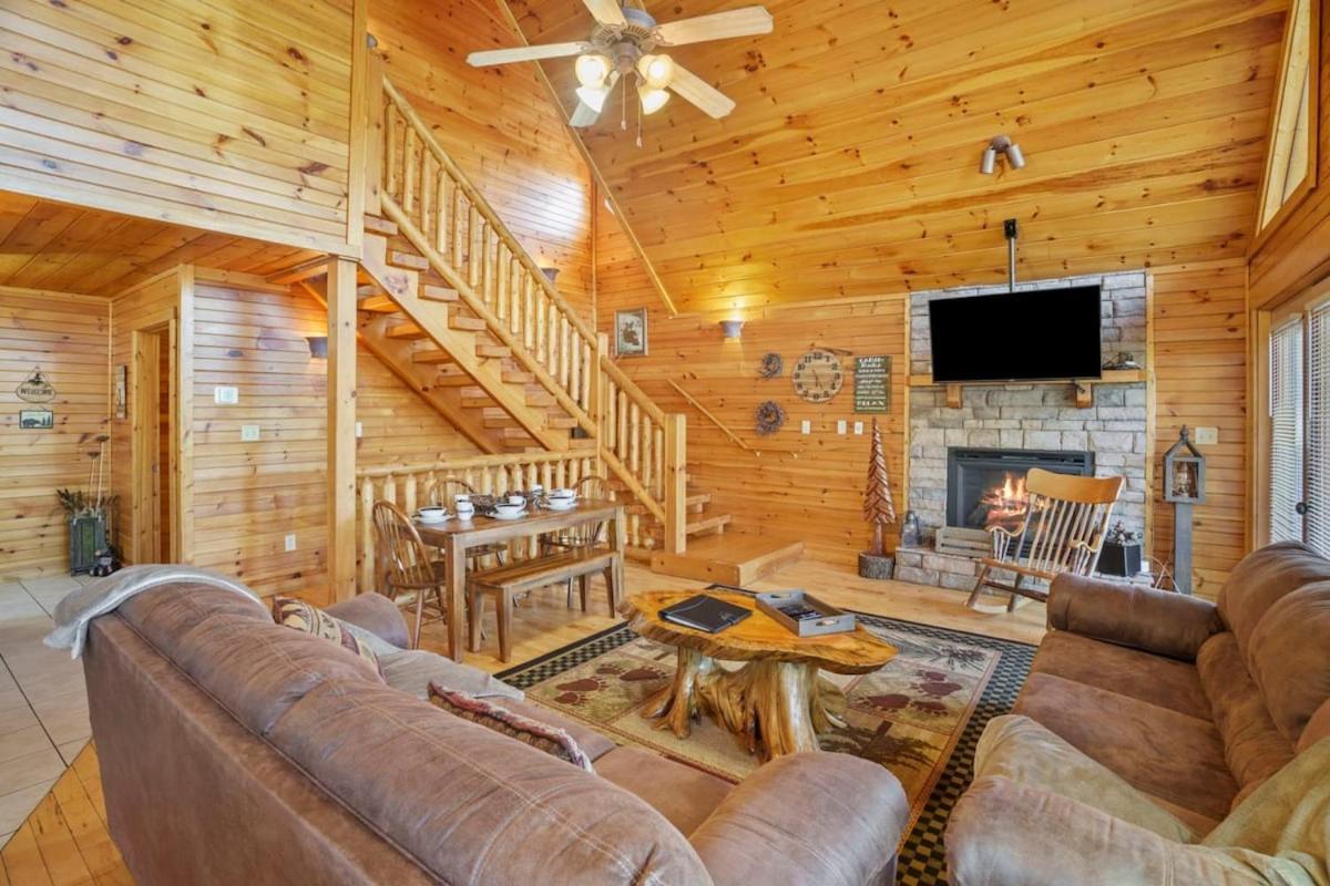 Stunning Mountain Cabin W Hot Tub Gatlinburg Exterior photo