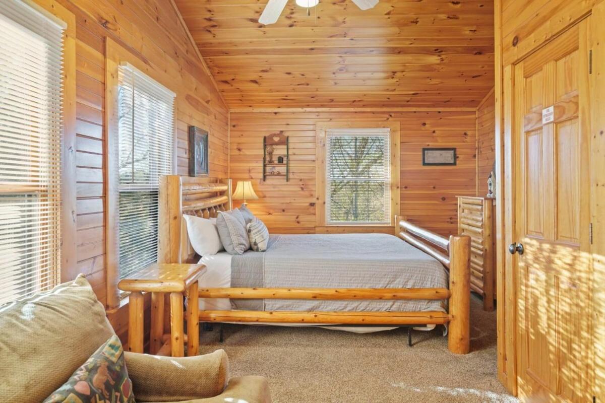Stunning Mountain Cabin W Hot Tub Gatlinburg Exterior photo