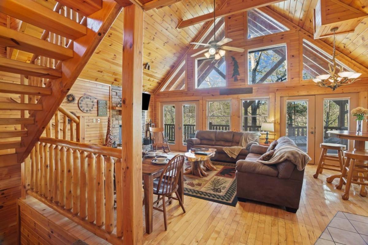 Stunning Mountain Cabin W Hot Tub Gatlinburg Exterior photo