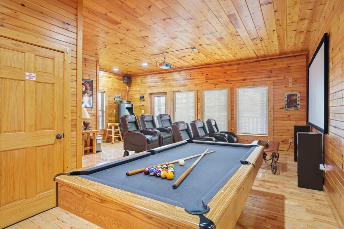 Stunning Mountain Cabin W Hot Tub Gatlinburg Exterior photo