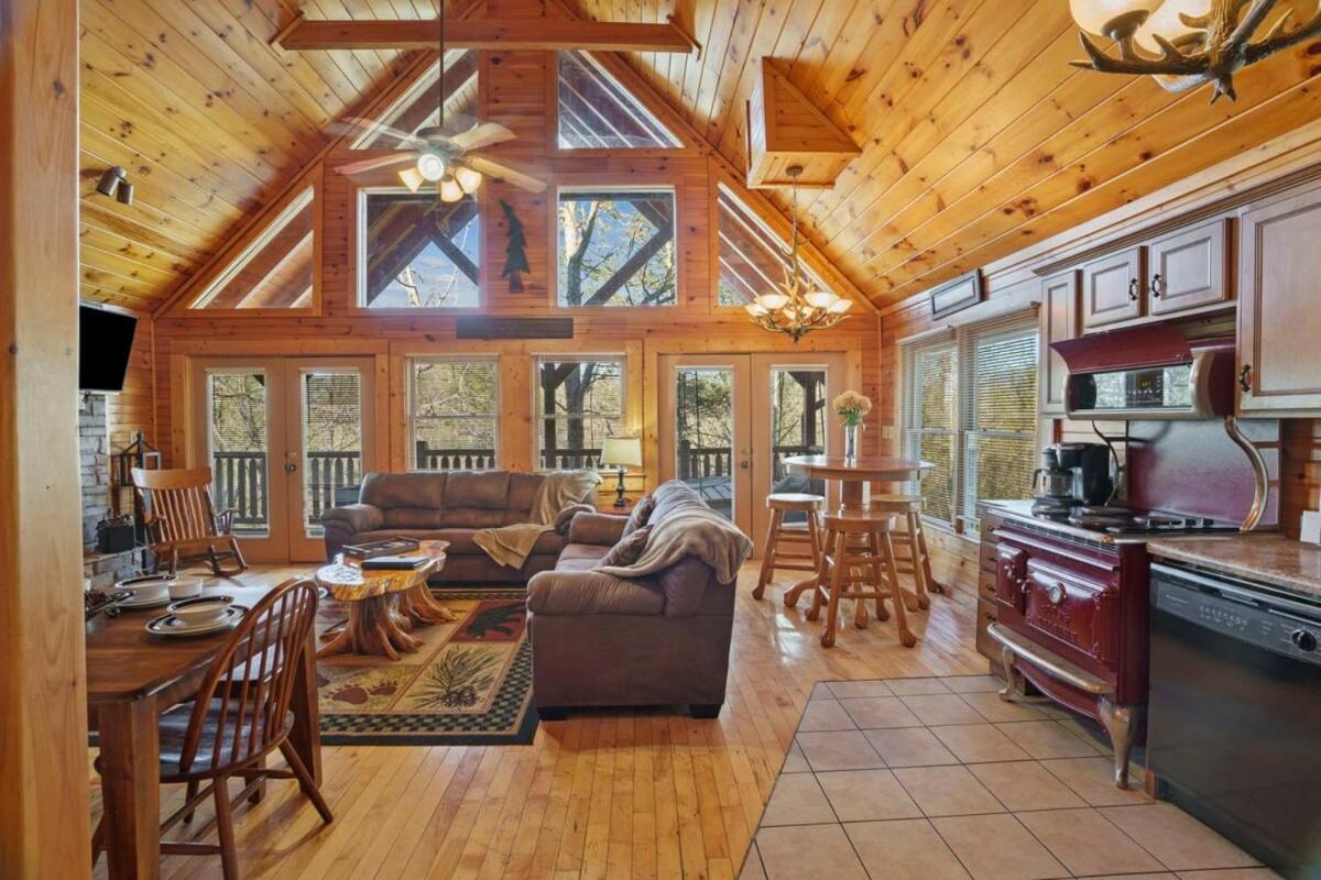 Stunning Mountain Cabin W Hot Tub Gatlinburg Exterior photo