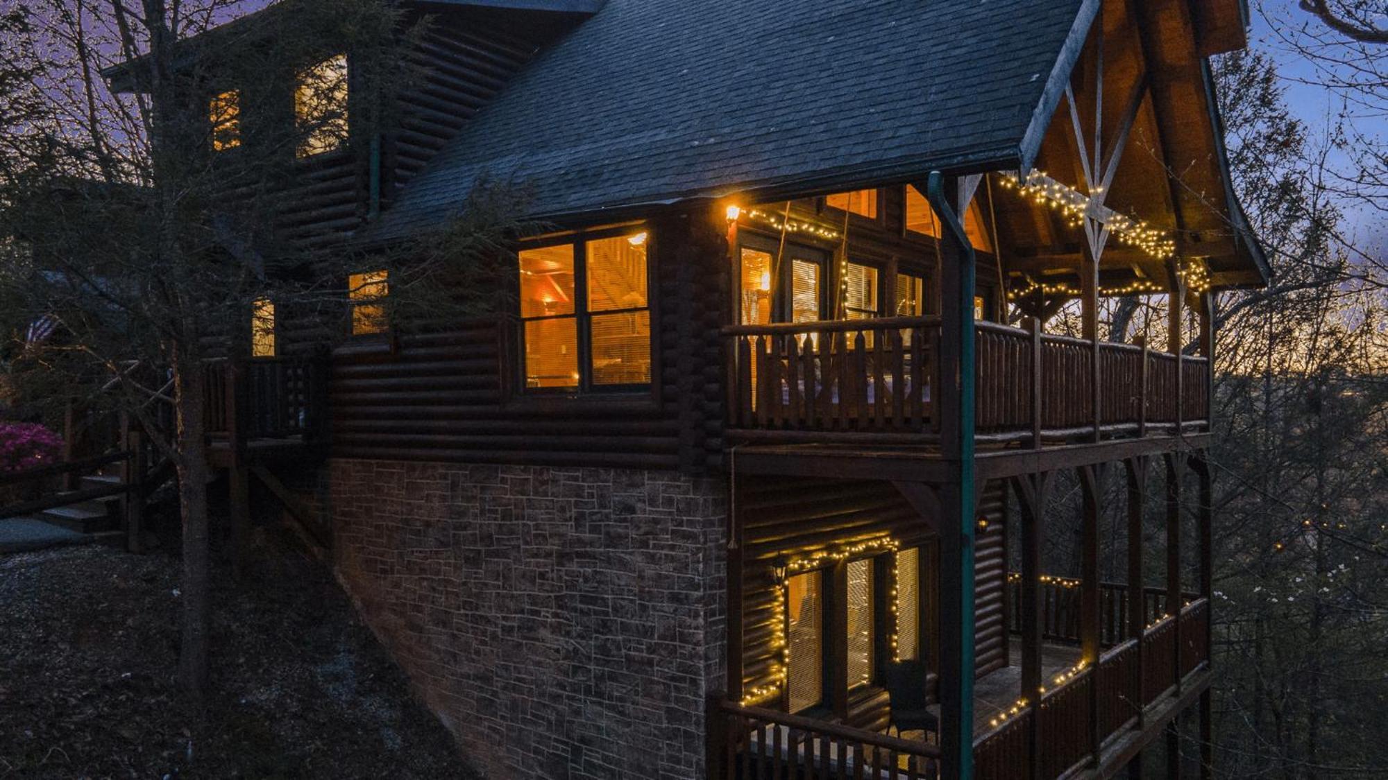 Stunning Mountain Cabin W Hot Tub Gatlinburg Exterior photo