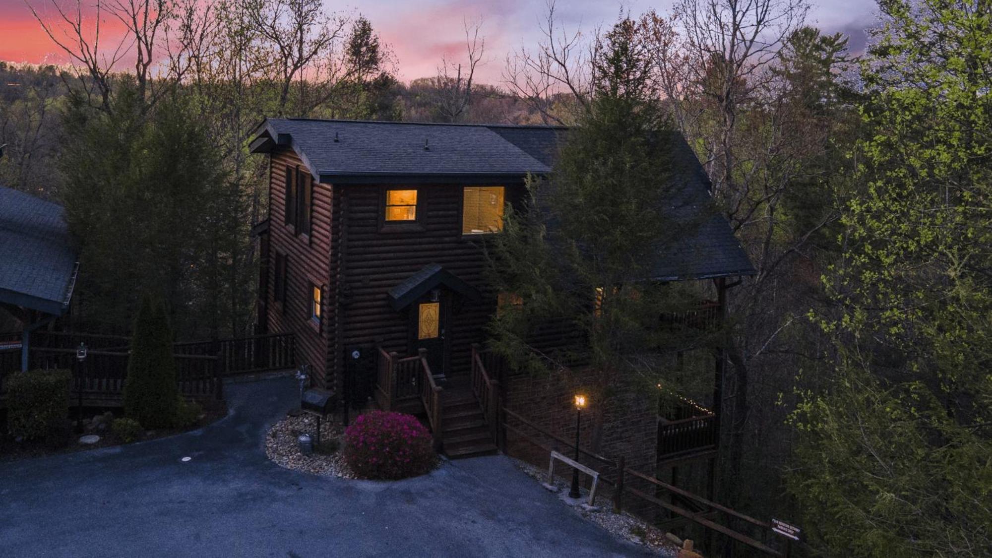 Stunning Mountain Cabin W Hot Tub Gatlinburg Exterior photo