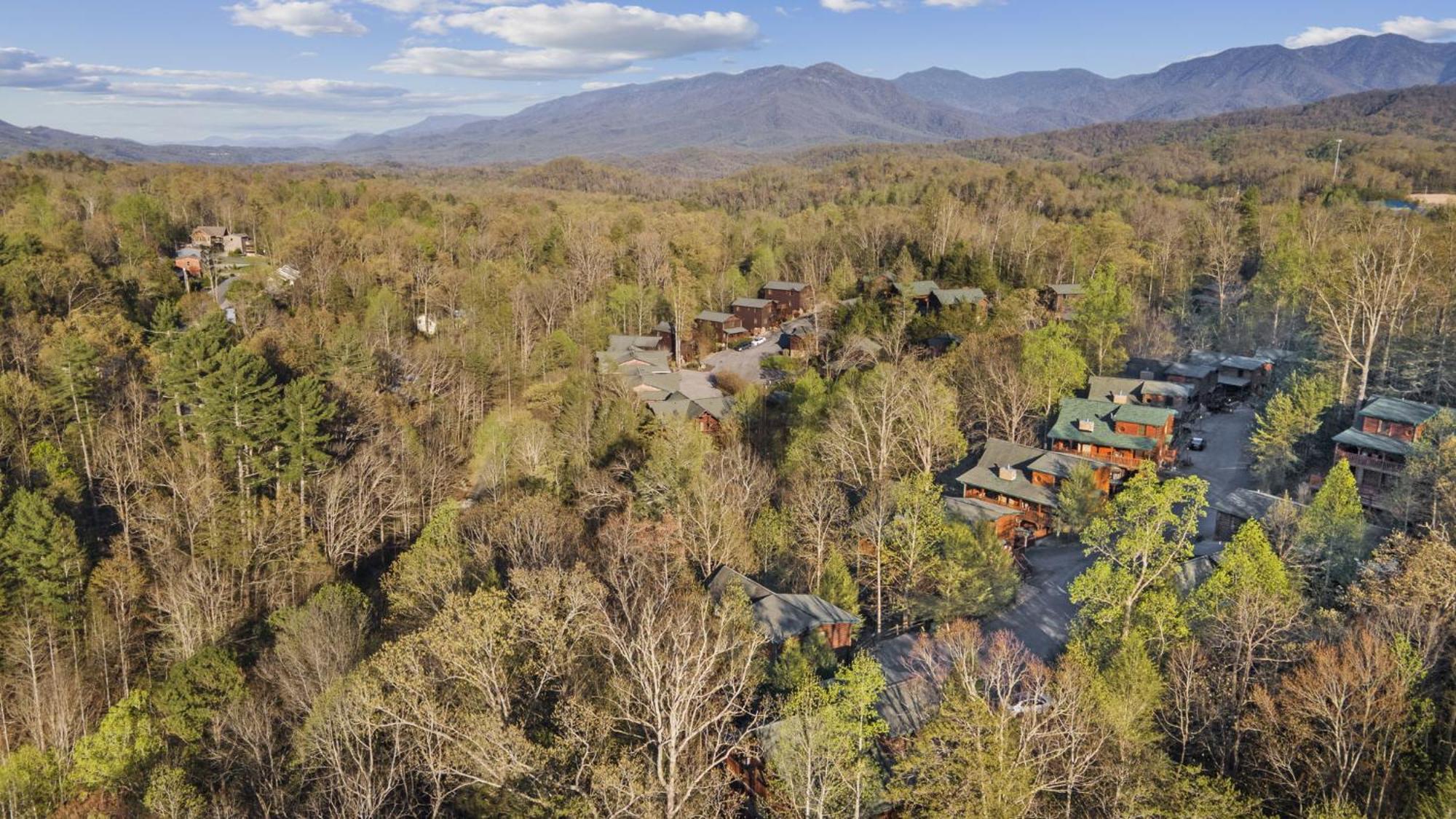 Stunning Mountain Cabin W Hot Tub Gatlinburg Exterior photo
